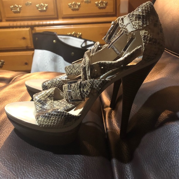 Authentic Michael Kors heels - Picture 3 of 4